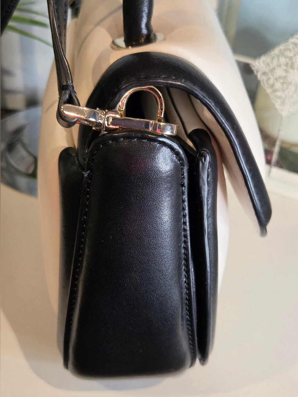 Kate Spade Black/Cream Puffy Leather Top Handle Crossbody Bag Like New EUC - Picture 3 of 15